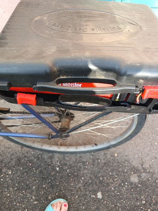 Портативна газова плита в чемодані