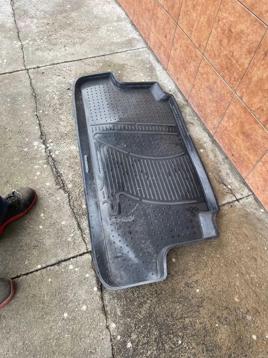 Dywanik do Bagażnika Gumowy - Łada Niva