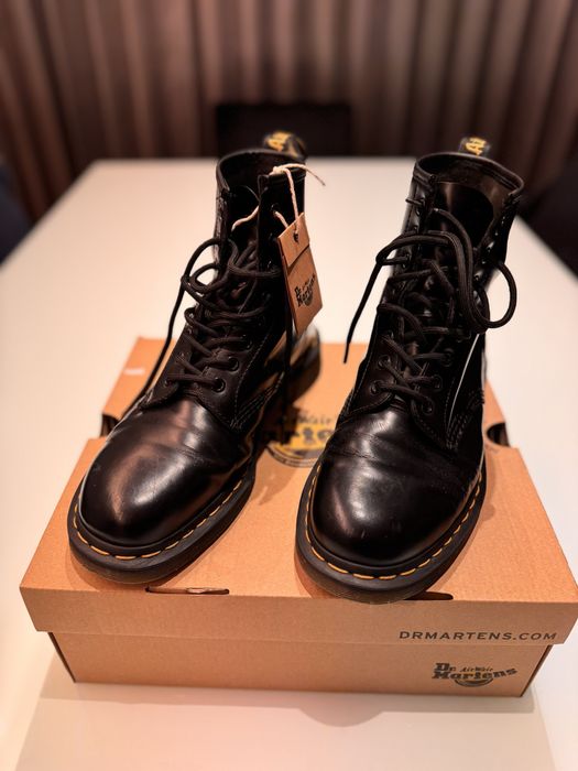 Dr. Martens (botas originais biqueira de aço)