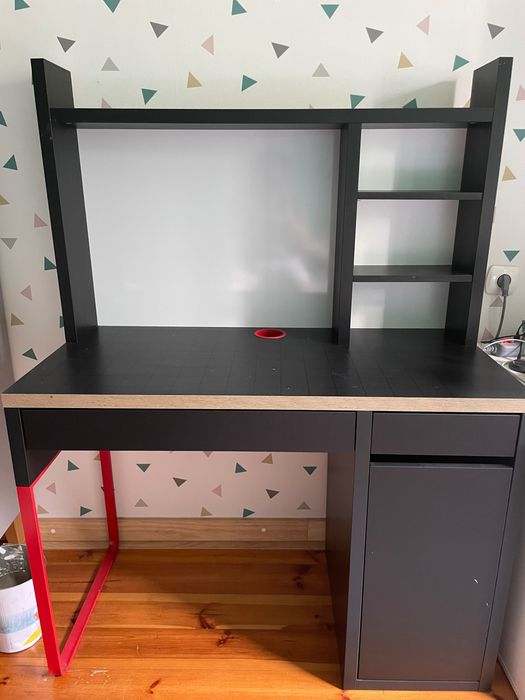 Biurko Ikea Micke z nadstawką