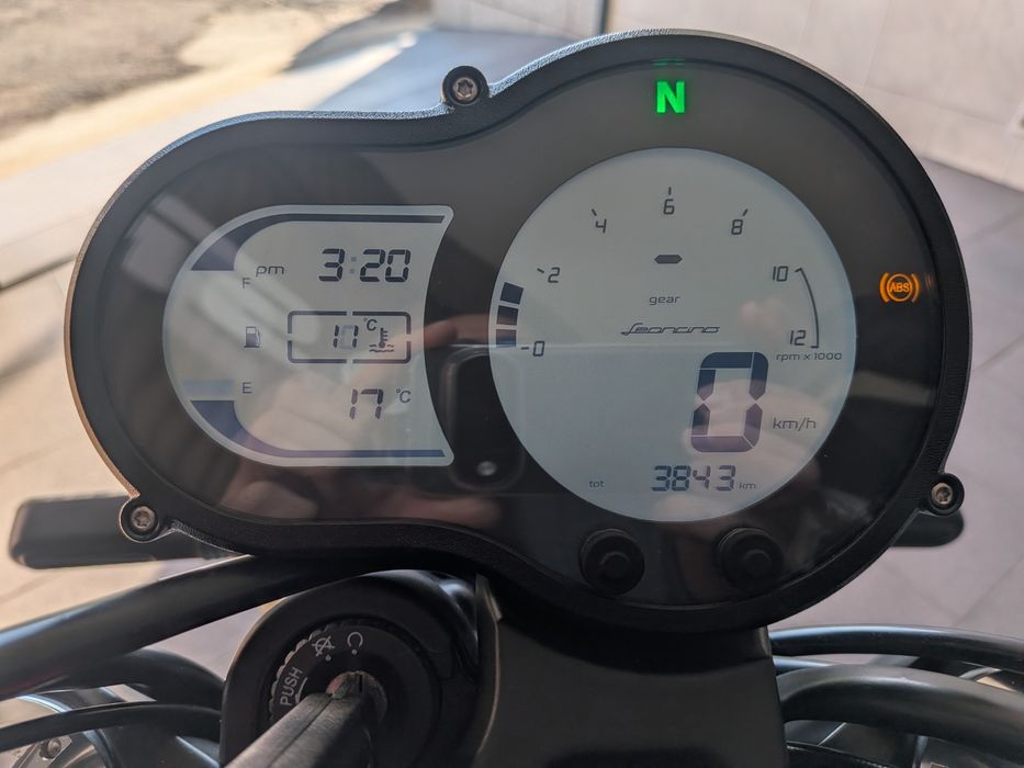 Benelli Leoncino 500 de 2025