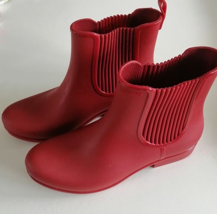Botins vermelhos/bordeaux novos. Marca Boaonda n°37