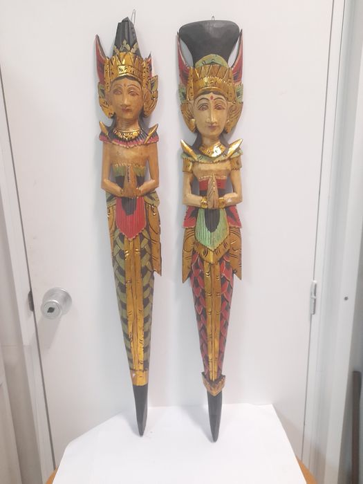2 Esculturas de Casal Oriental  em madeira