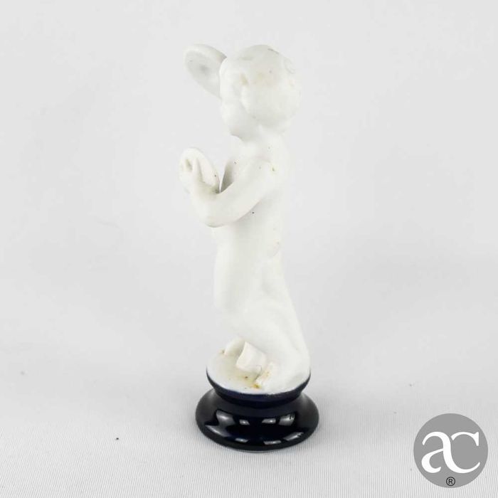Figura de menino em Biscuit, base em azul-cobalto