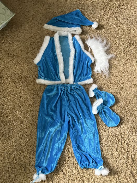 Новорічні костюми.(заєць, вовк, гном, циплятко,листочок)