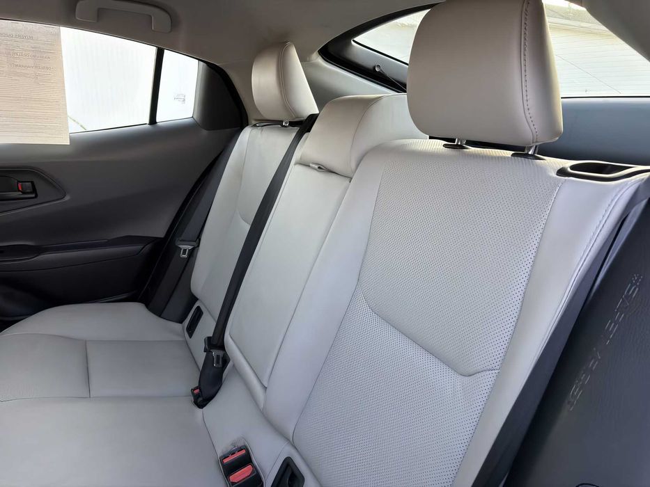 Toyota Prius      2024