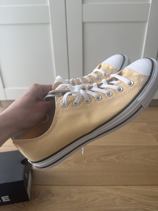 niskie trampki  converse zolte 44