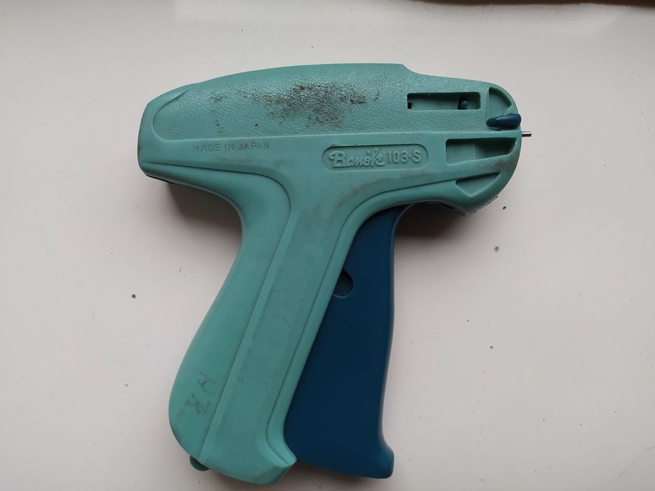 Metkownica igłowa do mocowania metek