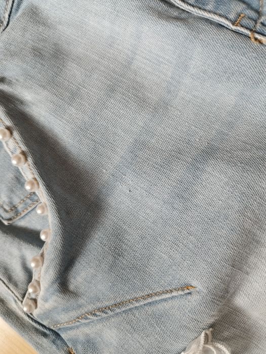 Jeansy casual z kwiatkami i perelkami M