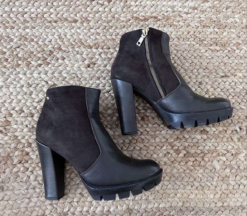 Sapatos Moshino castanhos