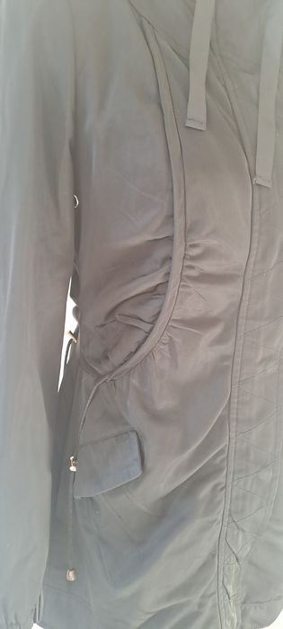 Casaco/ Parka preto, com detalhes diferentes Tam 38
