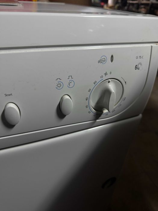 Máquina Secar de Condensação Indesit G 75 C