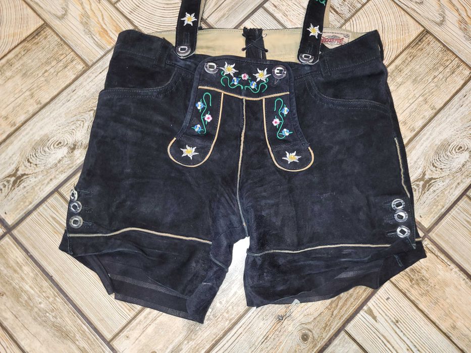 Lederhosen. Традиционные баварские шорты Октоберфест. Ледерхозе.