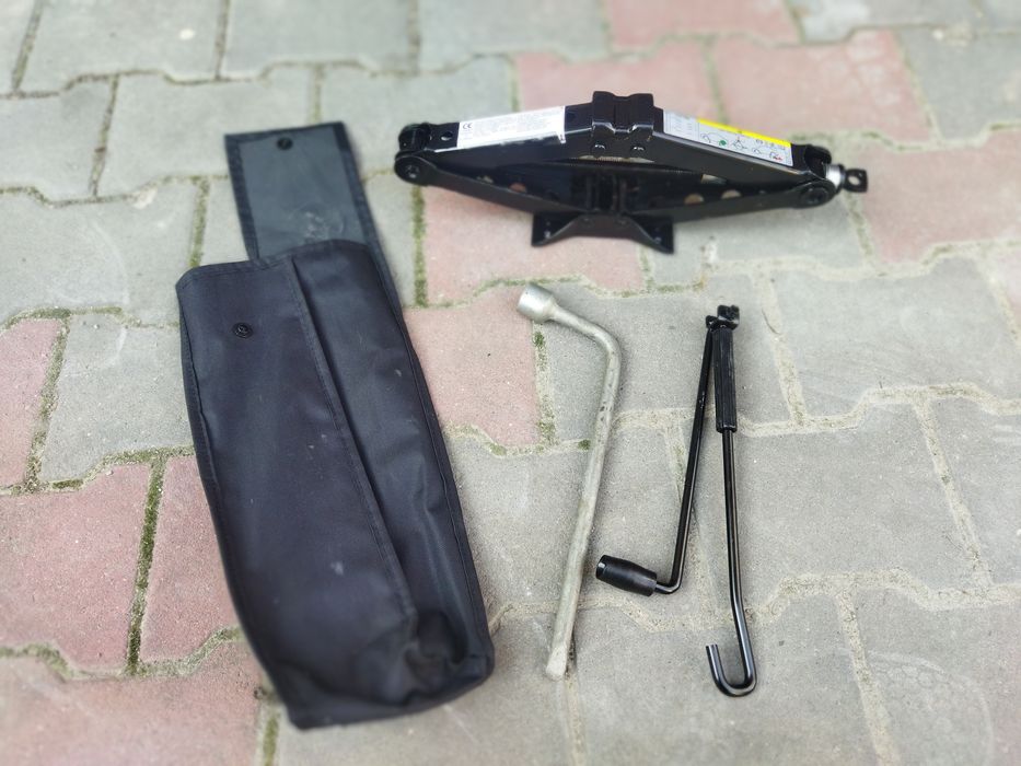 Домкрат Ключ коліс Вороток WAG Skoda Volkswagen Audi Seat