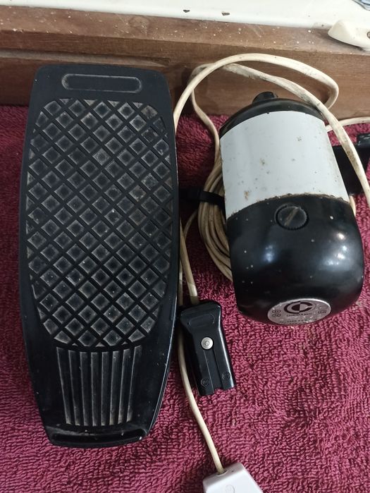 Silnik i pedał do maszyny