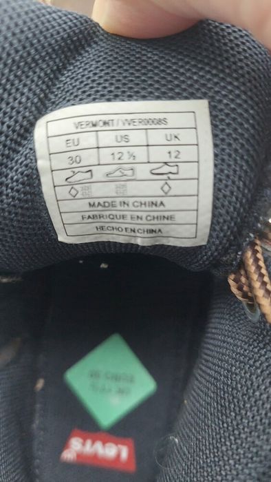 Черевики демісезонні, утеплені Levis р.30 устілка 19 см.

Стан відмінн