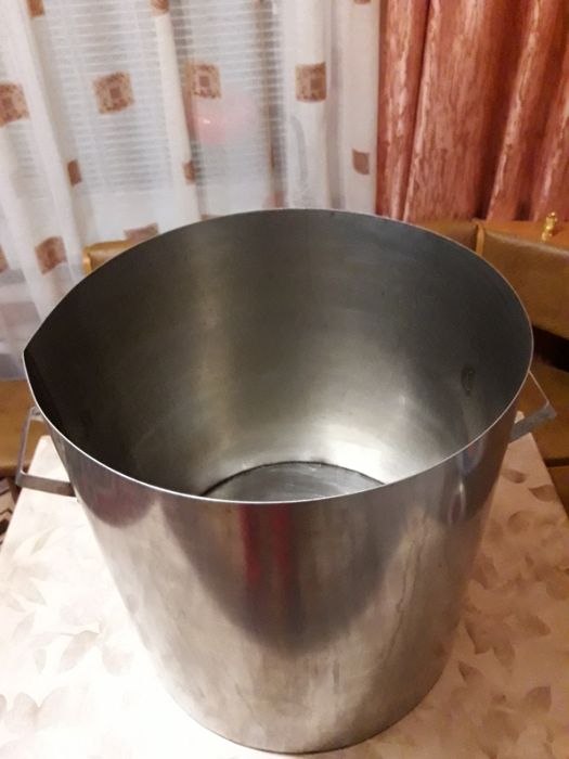 Кастрюля из нержавейки 100 л.