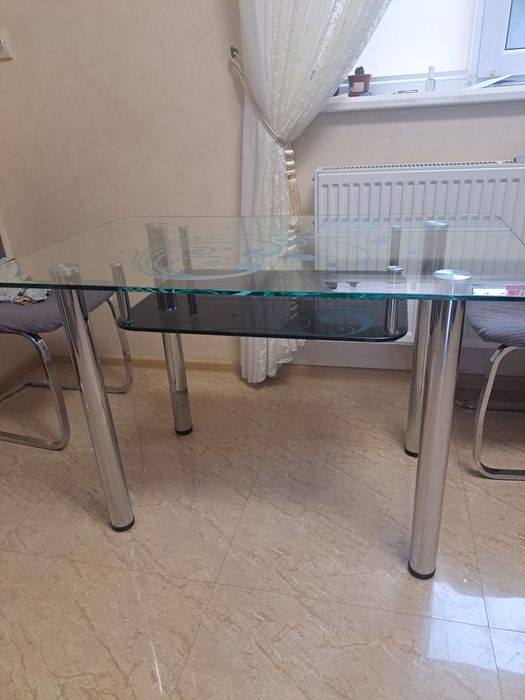 Стіл кухонний скляний
