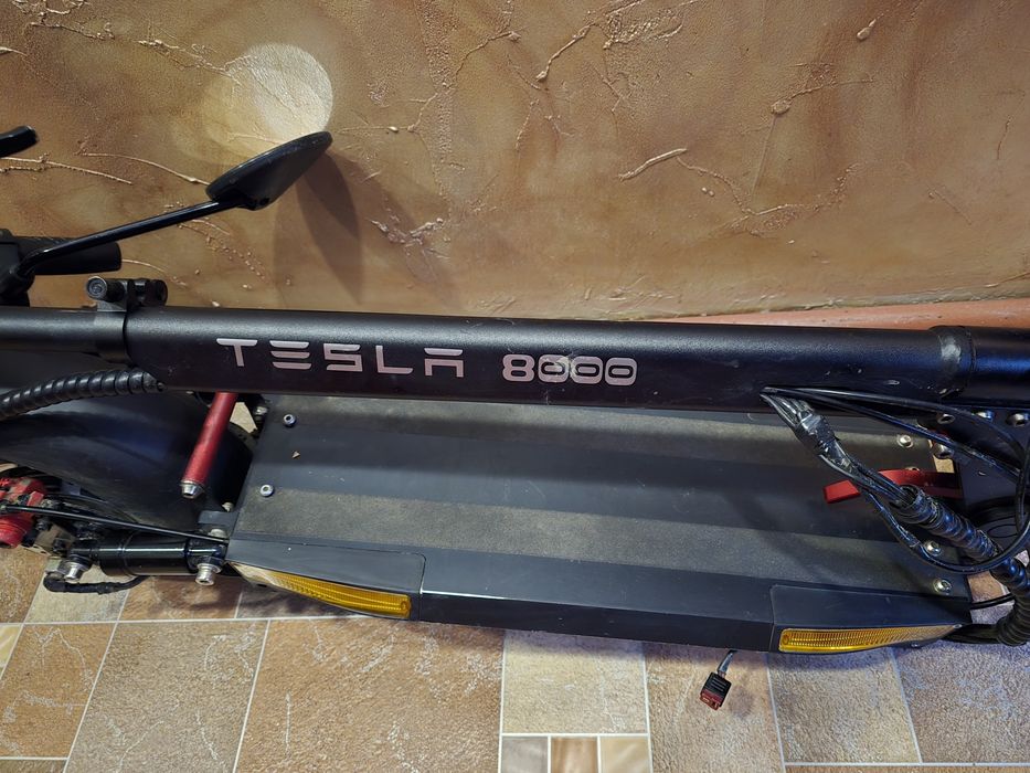 Электросамокат Тесла  8000