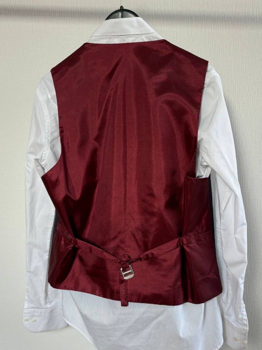 Костюм чоловічий (брюки, жилетка, сорочка, піджак)