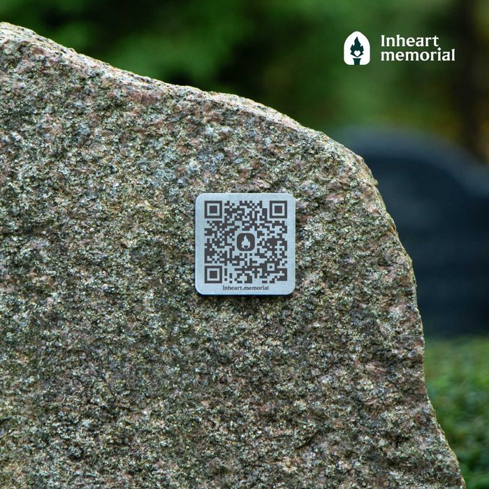 QR-код на пам'ятник із нержавіючої сталі — цифровий меморіал Inheart