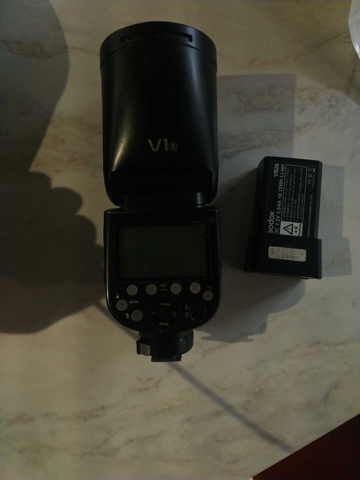 Спалах Godox v1s