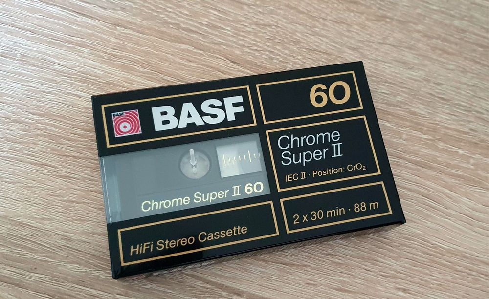 Kaseta magnetofonowa BASF Chrome Super  ll 60 .