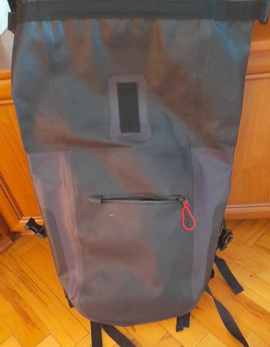 Czarny wodoodporny plecak Tchibo – stan idealny