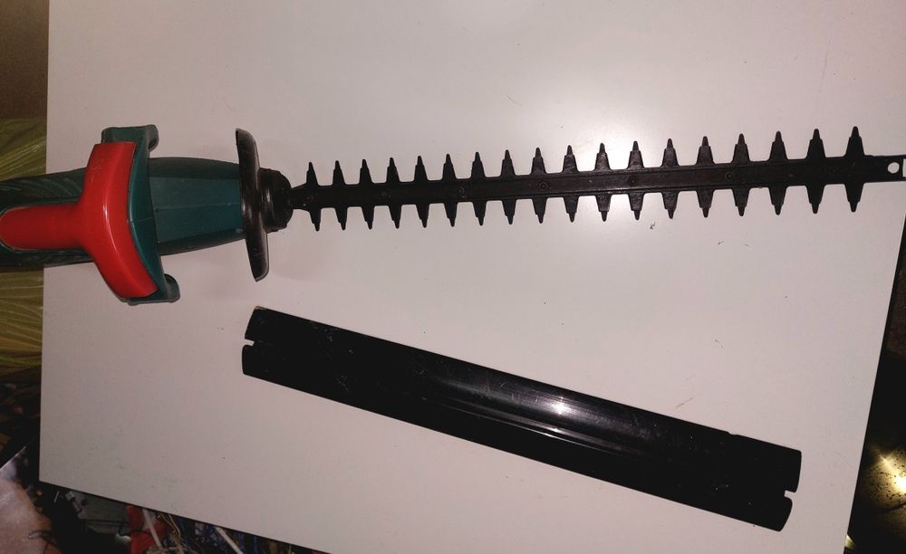 Corta-sebes eléctrica Bosch