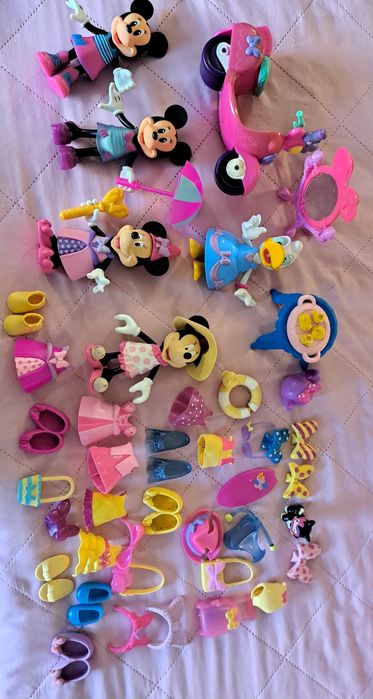 Minnie e Margarida com acessórios