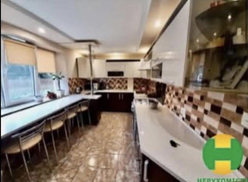 Продається 2-поверховий будинок