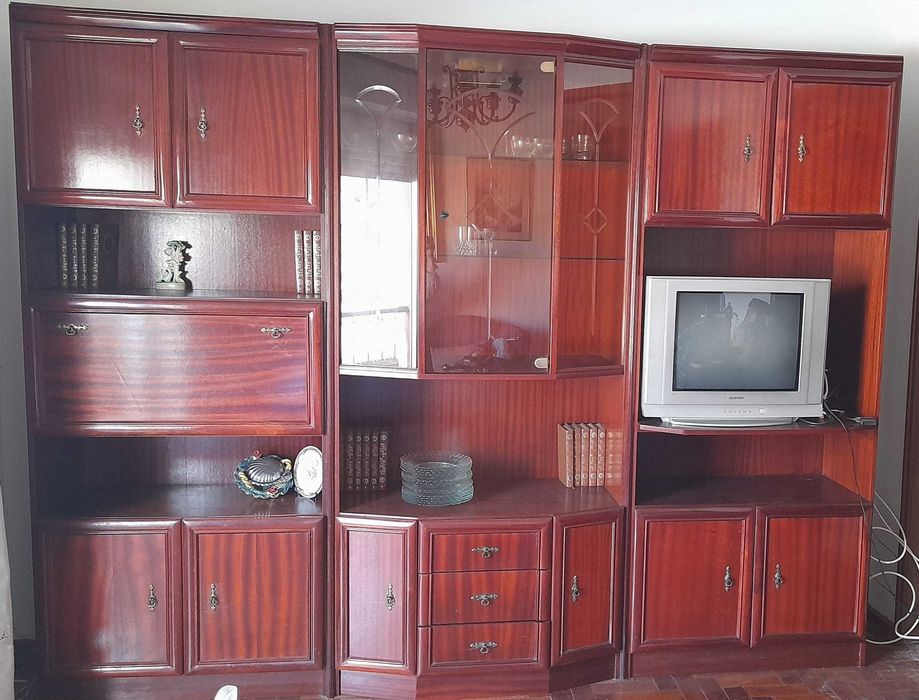 Móvel de sala com três módulos