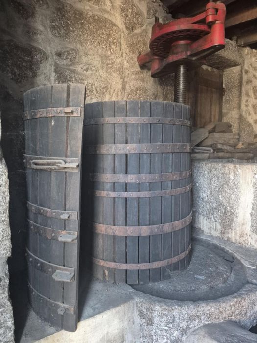 Dorna prensa e esmagadeira