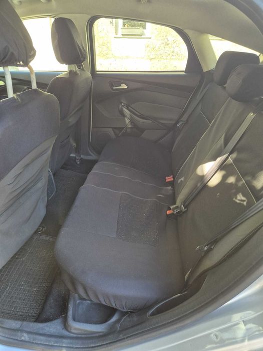 Vendo Ford Focus 1.6 TDCi - DYB Hatch 2011 gasóleo - em ótimo estado (Almada)