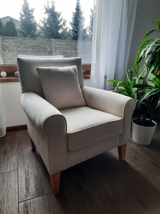 Wygodny i elegancki  fotel klubowy.