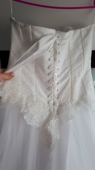 Suknia ślubna typu princessa