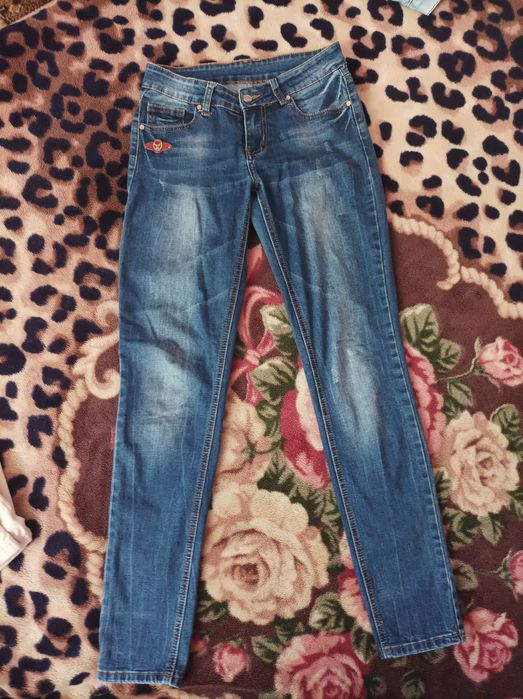 Жіночі джинси в доброму стані