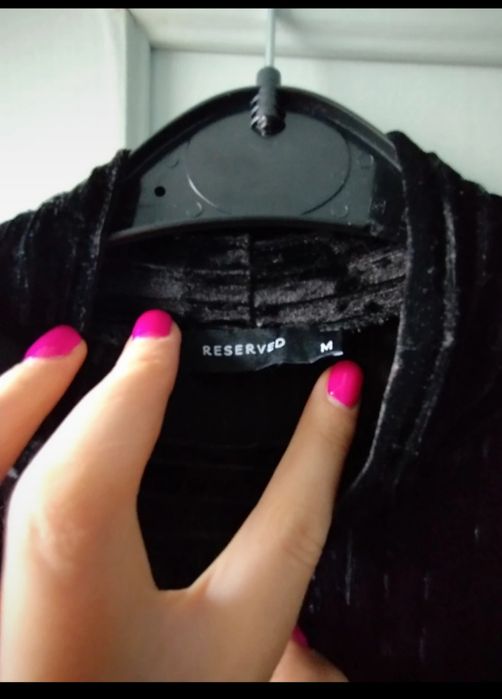 Sukienka welurowa Reserved M