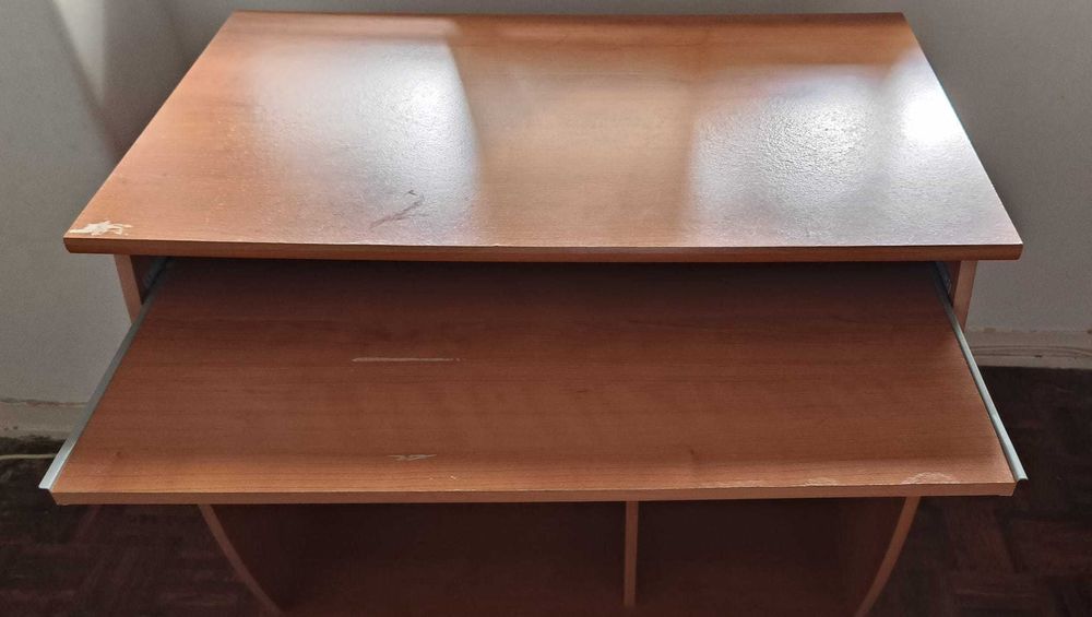 Wooden secretary with removable shelf for computer64585945612547122