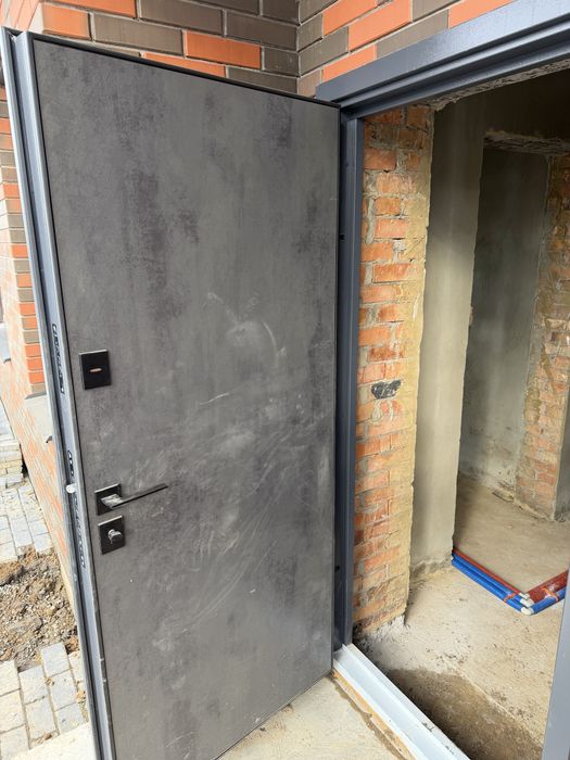 Двері   вхідні !