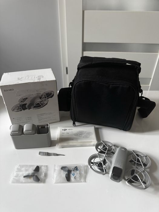 Dron DJI Neo 4K 135g dodatkowe akcesoria torba