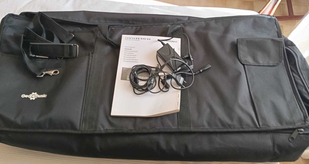 Roland SYSTEM-8 Como Novo + Case | €1.200