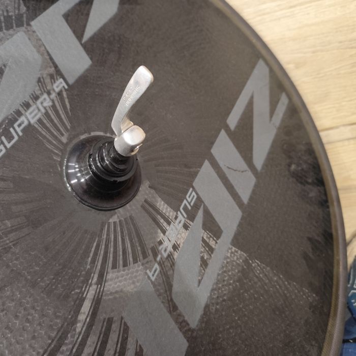 Rodas  ZIPP carbono e lenticular