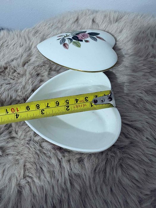 Porcelanowa szkatułka wedgwood