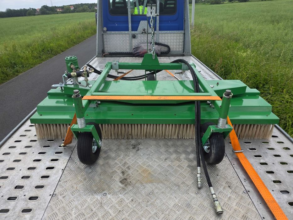 Rink Szczotka do murawy Sweep Szczota Redexim Szczotka Blec Szczotki SISIS Szczotka do sztucznej trawy Toro Szczotka wielofunkcyjna