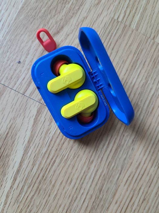 Kolorowe słuchawki BT Skullcandy