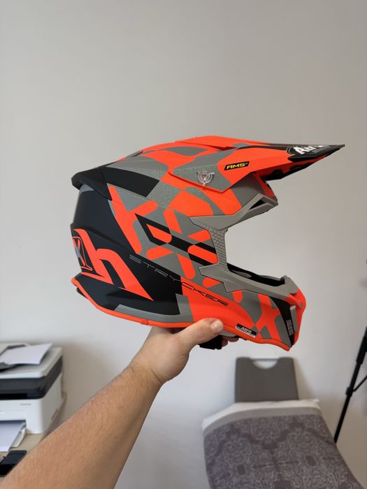 Кросовий мотошолом Airoh Strycker XL