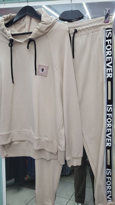 Женский прогулочный костюм.  RAW.