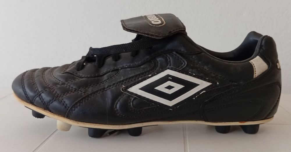 Chuteiras da marca Umbro n. 40