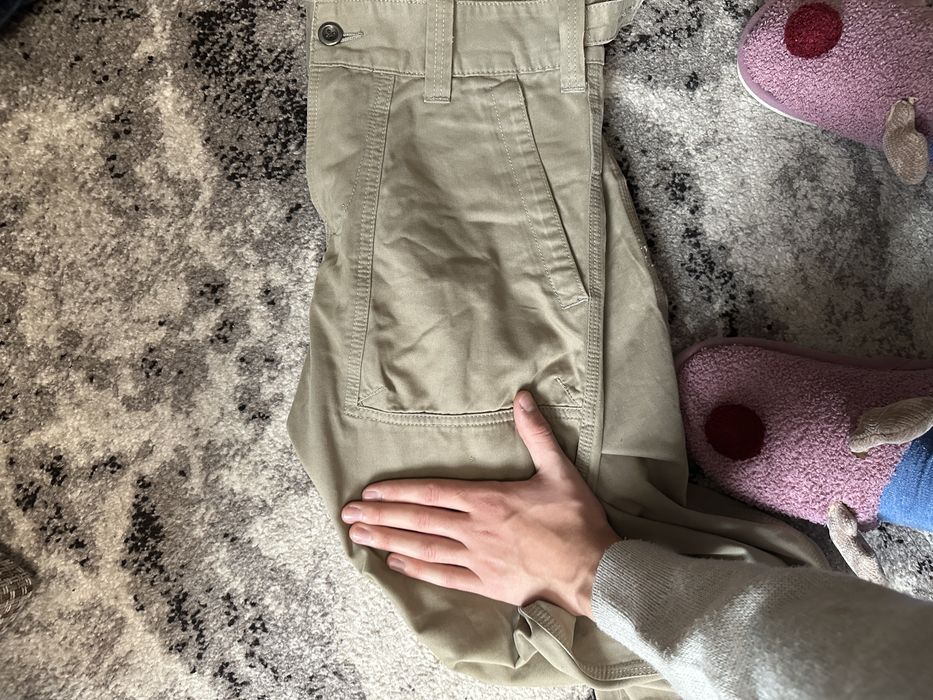 Широкі штани пустельного кольору